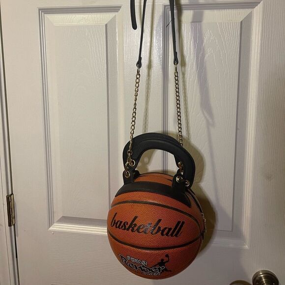 Pixar Render Man Basketball purse sport NBA gold tone chain &synthetic blk strap - Picture 1 of 13